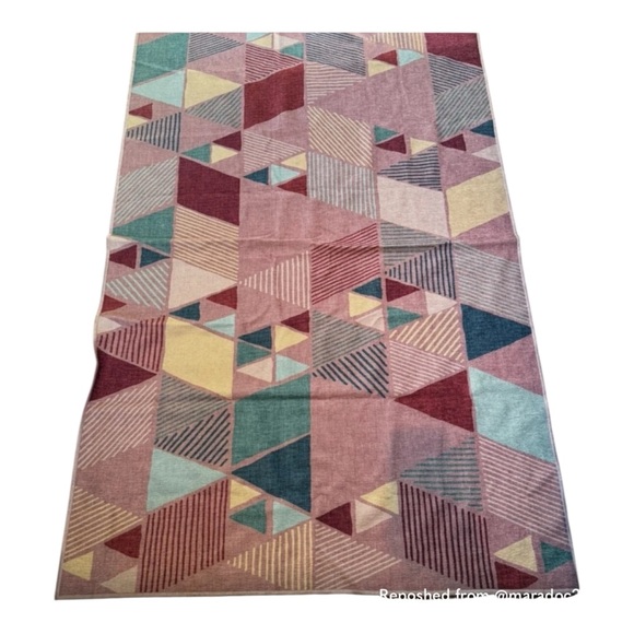 Ruggable Geometric Pattern 4x6 - Rug Only - Picture 1 of 5